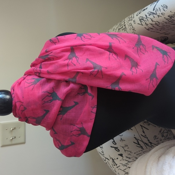 Versatile Giraffe Print Scarf Pink Gray Large Lightweight 96x70 - Picture 6 of 14